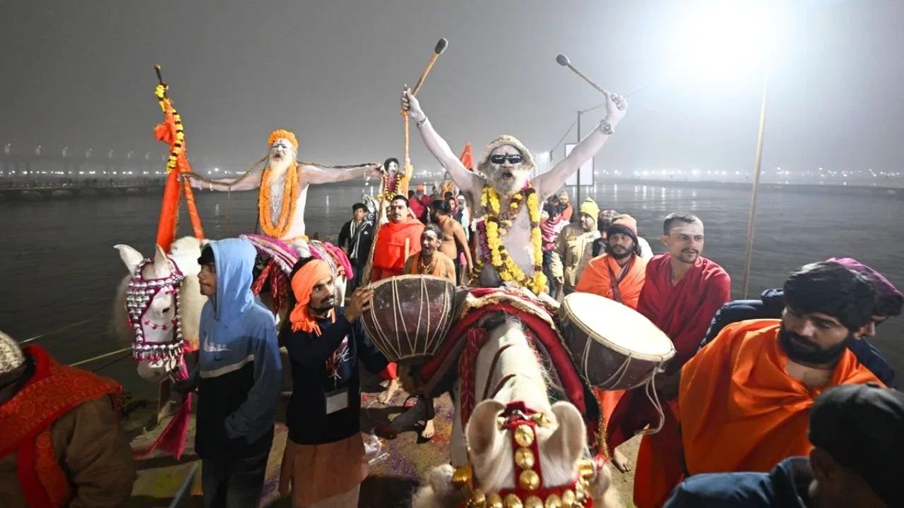Mahakumbh 2025: शंभू पंचायती अटल अखाड़ा और पंचायती अखाड़ा महानिर्वाणी ने किया पहला अमृत स्नान...