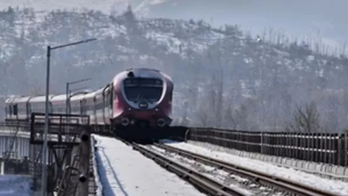 Vande Bharat Train: श्रीनगर तक वंदे भारत ट्रेन का ट्रायल रन, जम्मू-कश्मीर में नया परिवहन युग शुरू...!
