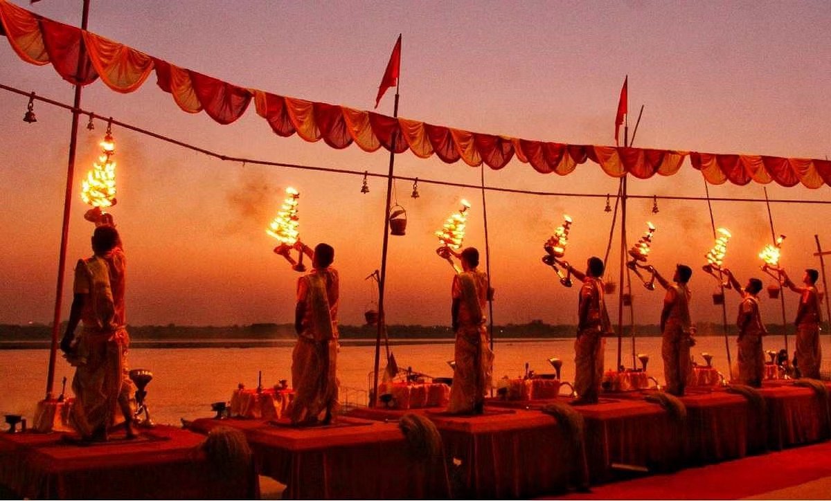 Happy New Year 2025: वाराणसी के घाटों पर गंगा आरती के साथ नए साल का स्वागत...