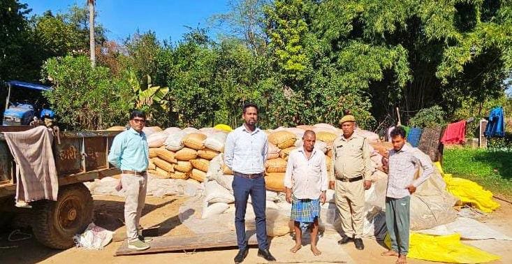 पिथौरा एसडीएम ने की छापेमार कार्रवाई, 650 कट्टा अवैध धान किया जब्त