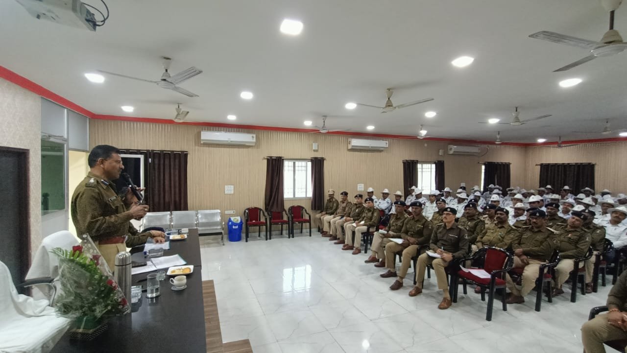 SSP डॉ. लाल उमेंद सिंह ने यातायात सुधार के लिए दिए कड़े निर्देश....