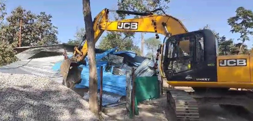 बीजापुर: मुकेश चंद्रकार हत्या में प्रशासन का एक्शन, सुरेश चंद्रकार का अवैध कब्जा हटाने की तैयारी