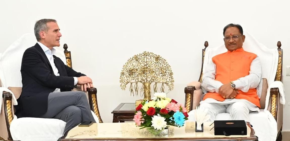 मुख्यमंत्री विष्णु देव साय से अमेरिकी राजदूत एरिक गार्सेटी की मुलाकात
