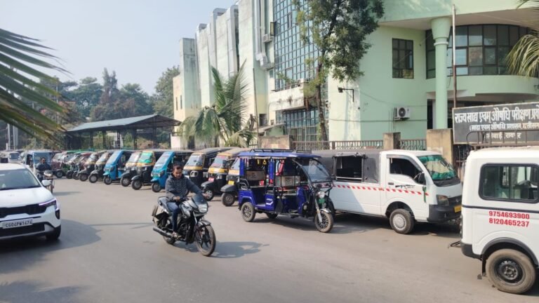 Raipur Breaking: ऑटो और ई-रिक्शा चालकों की यातायात पुलिस के साथ अहम बैठक...