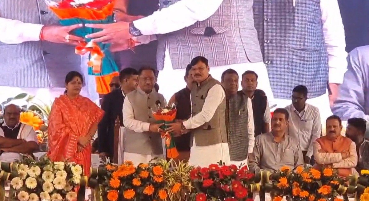 मुख्यमंत्री विष्णुदेव साय ने जांजगीर में 183 करोड़ के 285 विकास कार्यों का किया लोकार्पण और शिलान्यास....