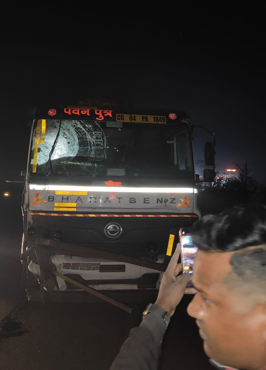 Janjgir: NH-49 पर ट्रेलर और ट्रैक्टर की जोरदार भिड़ंत, ट्रैक्टर चालक की दर्दनाक मौत....