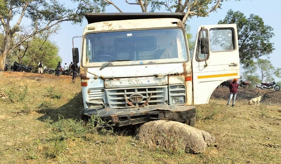 Bilaspur: तेज रफ्तार ट्रेलर की चपेट में आने से महिला और युवक की मौके पर मौत...
