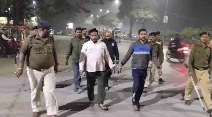 Raipur Breaking: गौकशी के आरोपियों का पुलिस ने निकाला सड़क पर जुलूस...