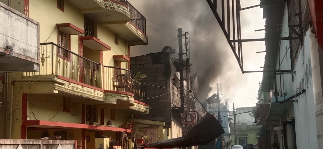 Raipur Breaking : आजाद चौक उरला में घर में भीषण आग...