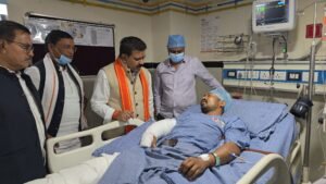 Raipur : डिप्टी सीएम विजय शर्मा ने घायल जवानों से की मुलाकात... 2 WhatsApp Image 2025 01 17 at 12.29.07 PM 1