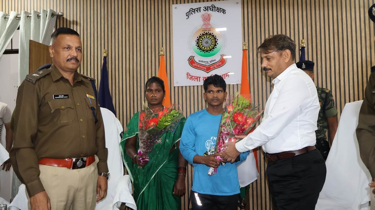 Kawardha Breaking : 5-5 लाख के 2 इनामी नक्सलियों ने किया आत्मसर्मपण