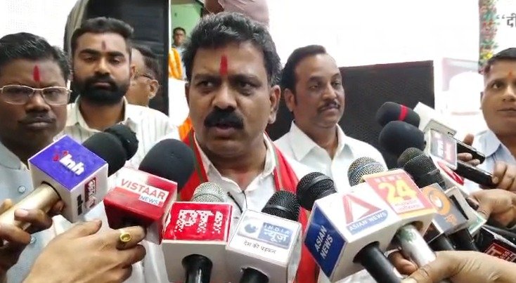 CG News: विजय शर्मा का दावा, भाजपा चुनावों में बड़े बहुमत से जीतेगी...