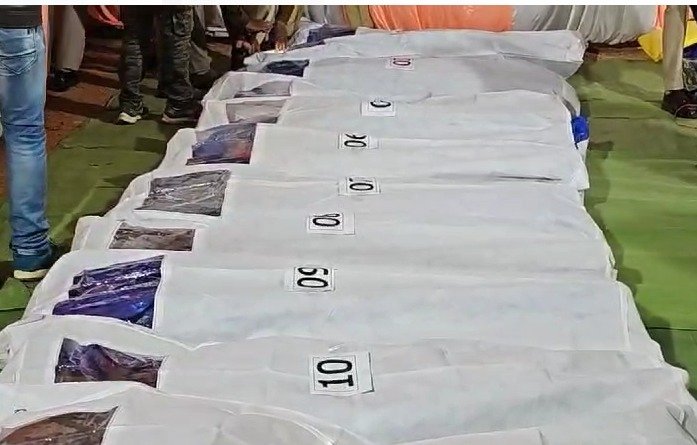 CG News: गरियाबंद पुलिस ने 14 नक्सलियों को किया ढेर....