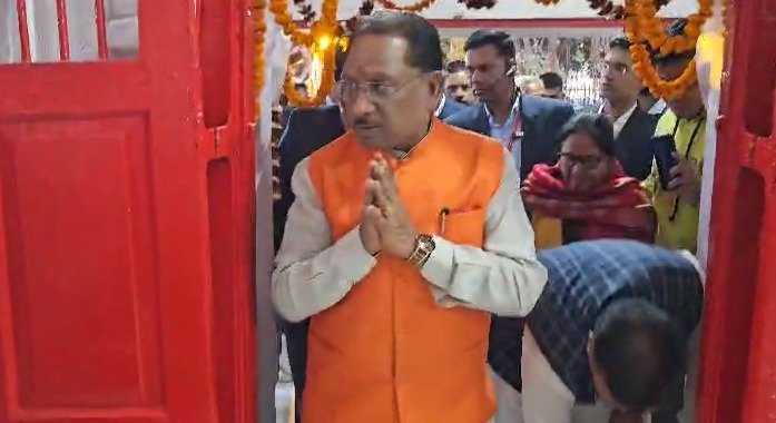 Ambikapur Breaking: CM साय ने अंबिकापुर में मां महामाया का किया दर्शन...
