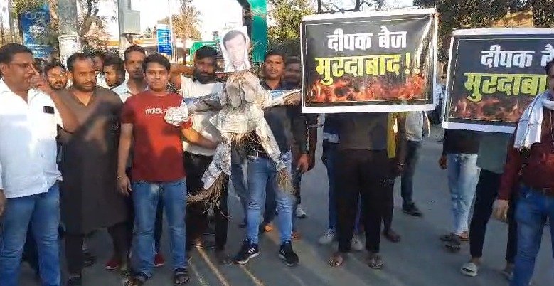Bilaspur Breaking: कांग्रेस में पार्षद टिकट वितरण पर विवाद, दीपक बैज का पुतला फूंका
