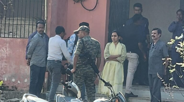Dhamtari Breaking: कलेक्ट्रेट परिसर में तैनात गार्ड ने खुद को मारी गोली, परिसर मचा हड़कंप..