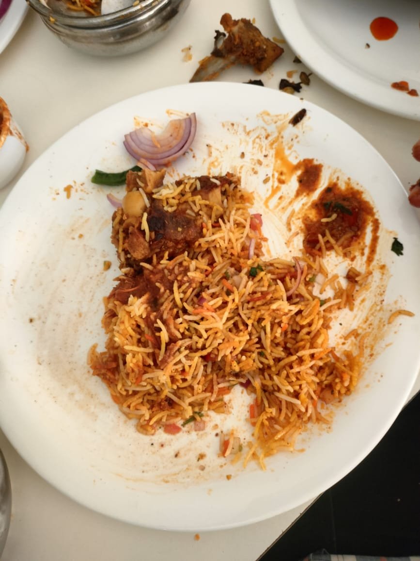 Raipur Breaking: रायपुर के न्यू अशोका बिरयानी होटल के खाने में मिला काकरोच...