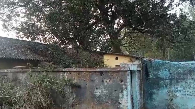 Manendragarh Breaking: सूने मकान में नाबालिग छात्रा का शव बरामद, हत्या की आशंका...