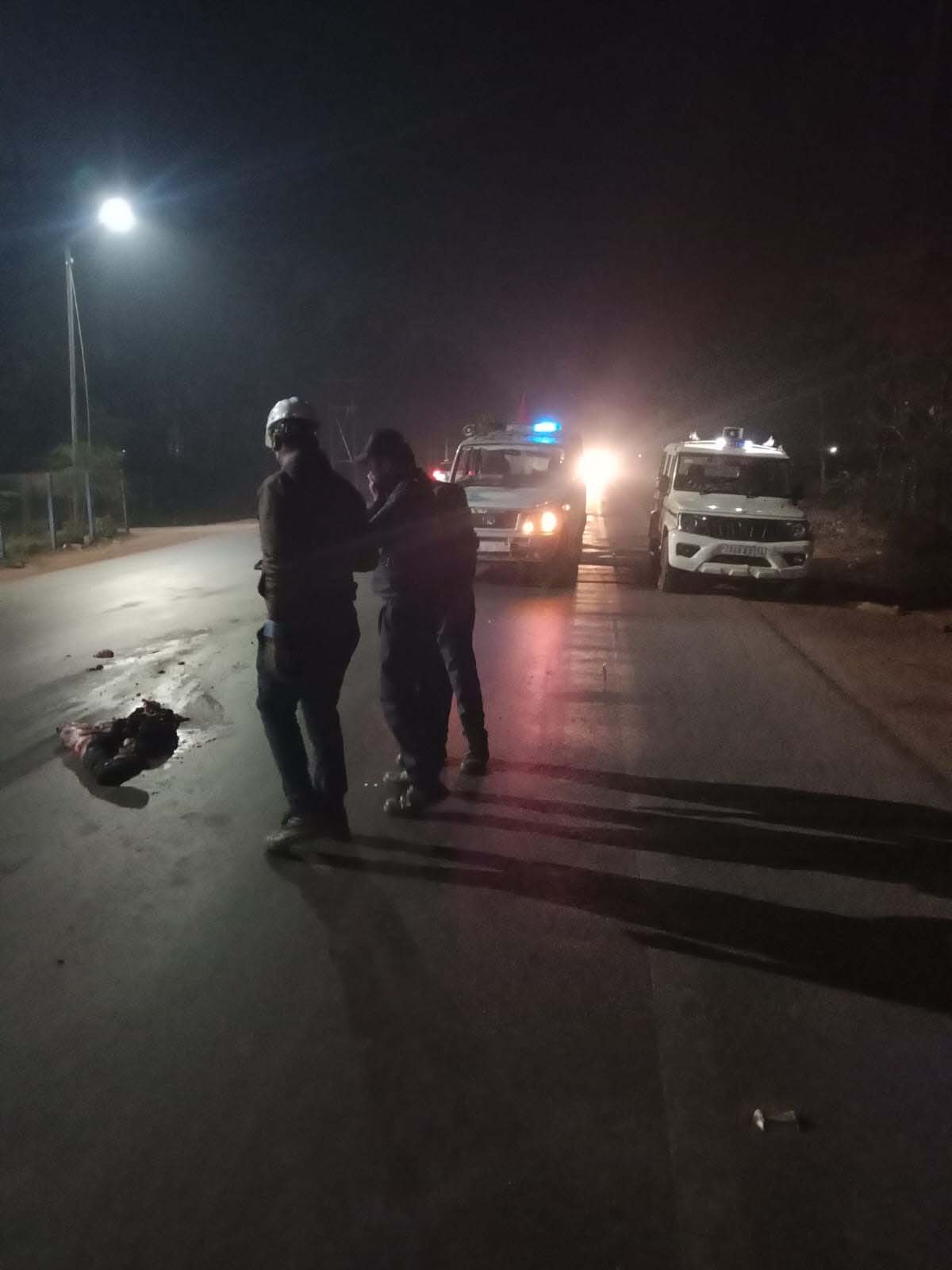 अभनपुर भीषण सड़क हादसा : 1 युवक की मौके पर दर्दनाक मौत.....