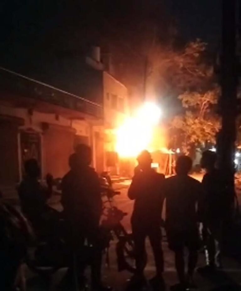 Bhilai Breaking : टेंट हाउस में लगी भयानक आग एक के बाद एक 4 सिलेंडर फटे...वीडियो वायरल