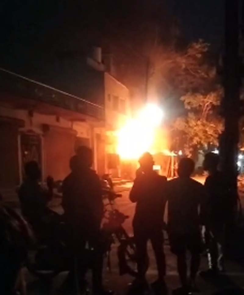 Bhilai Breaking : टेंट हाउस में लगी भयानक आग एक के बाद एक 4 सिलेंडर फटे...वीडियो वायरल