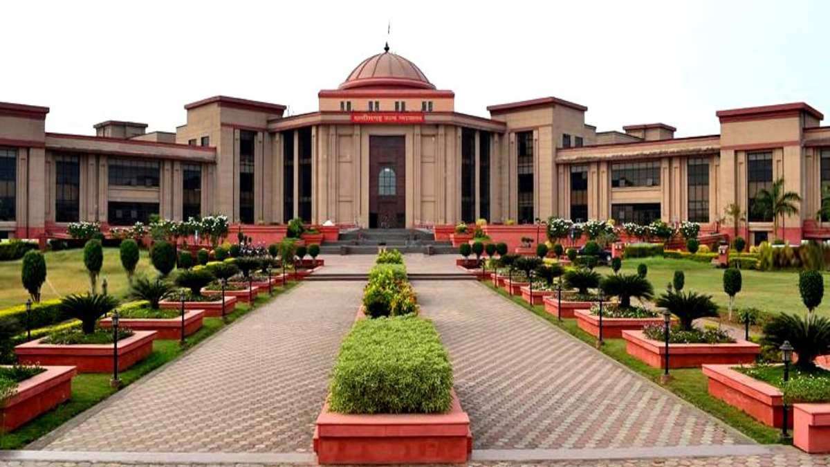 CG Civil Judge Exam : सिविल जज परीक्षा को लेकर हाईकोर्ट का बड़ा फैसला, सरकारी कर्मचारी भी दे सकेंगे एग्जाम...