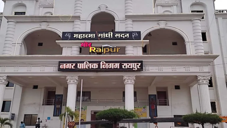 Raipur Breaking :महापौर पद की दौड़, महिला आरक्षण ने बदले समीकरण, 20 दावेदारों पर नजर...