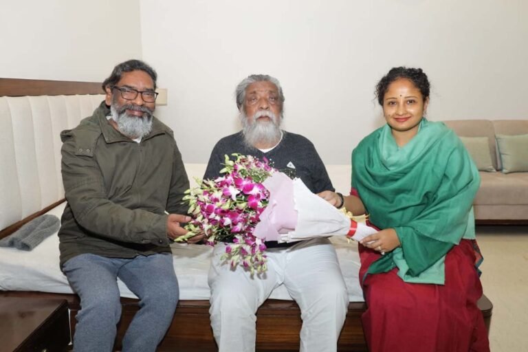 Ranchi Jharkhand : नव वर्ष के खास पर सीएम सोरेन ने दिशोम गुरु से लिया आशीर्वाद....