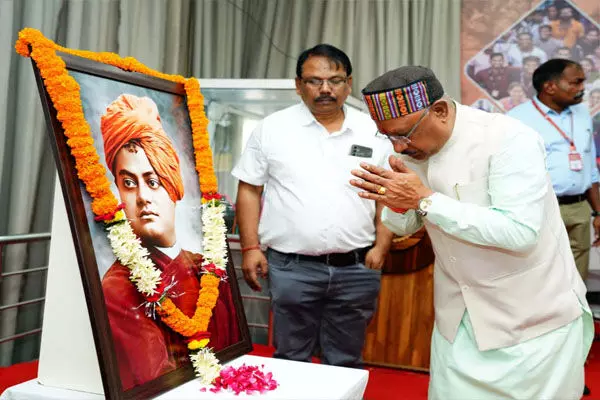 Raipur Breaking: सीएम साय ने स्वामी विवेकानंद जयंती पर किया नमन...