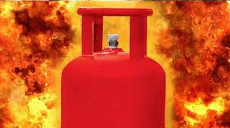 Shajapur Cylinder Blast : शाजापुर गैस सिलेंडर हादसा 3 की मौत.....