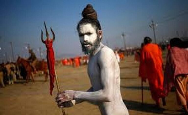 Mahakumbh 2025 : शाही स्नान से पहले नागा साधु 17 चीजों से सजते हैं, जानें इनका धार्मिक महत्व