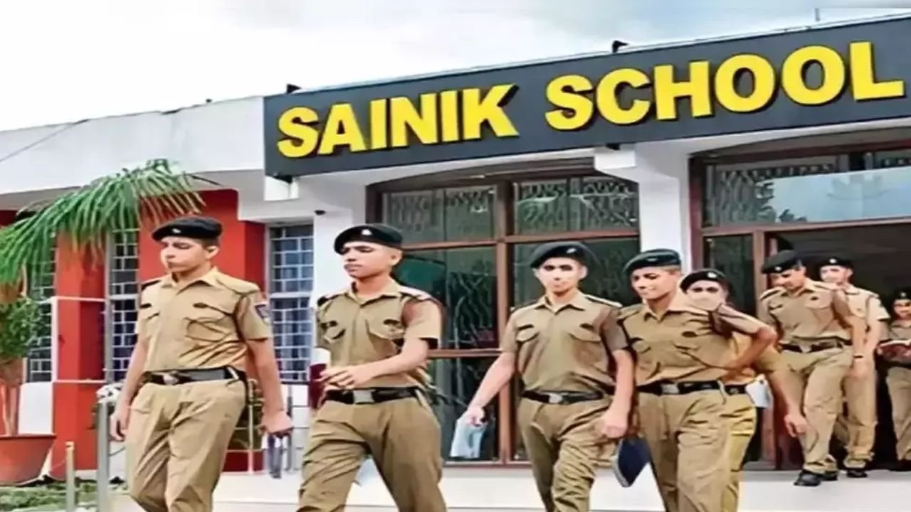 Sainik School: देश में खोले जाएंगे 100 नए सैनिक स्कूल, रक्षा मंत्री राजनाथ सिंह ने किया ऐलान...