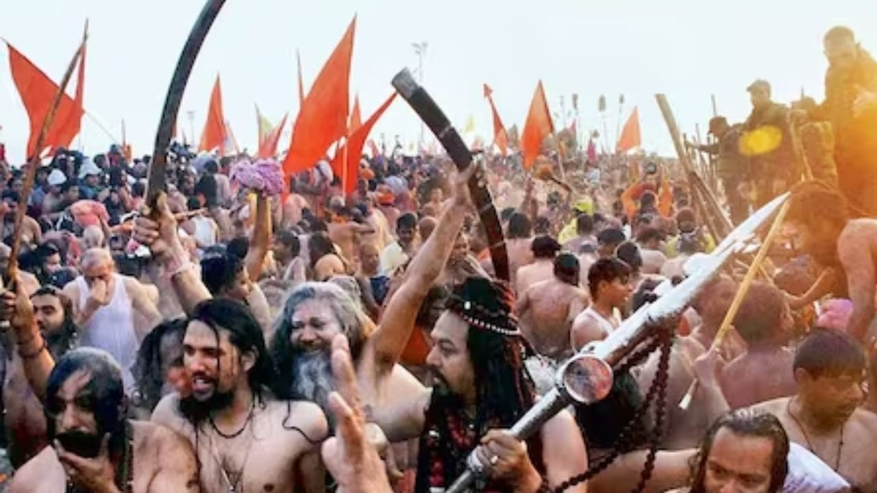 Mahakumbh 2025: नागा साधु क्यों रखते हैं हथियार? जानें....