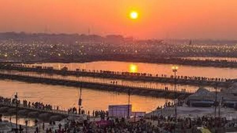 Prayagraj Mahakumbh 2025 : भक्ति, अध्यात्म और रोजगार का संगम