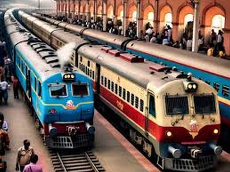 Mahakumbh 2025 : महाकुंभ जाने के लिए स्पेशल ट्रेनों में बढ़ने लगी बुकिंग....
