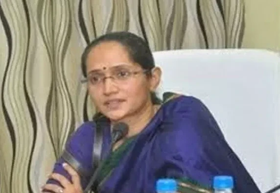 IAS रेणु पिल्ले को मुख्‍य सचिव का प्रभार, टोप्‍पो बने प्रमुख सचिव...