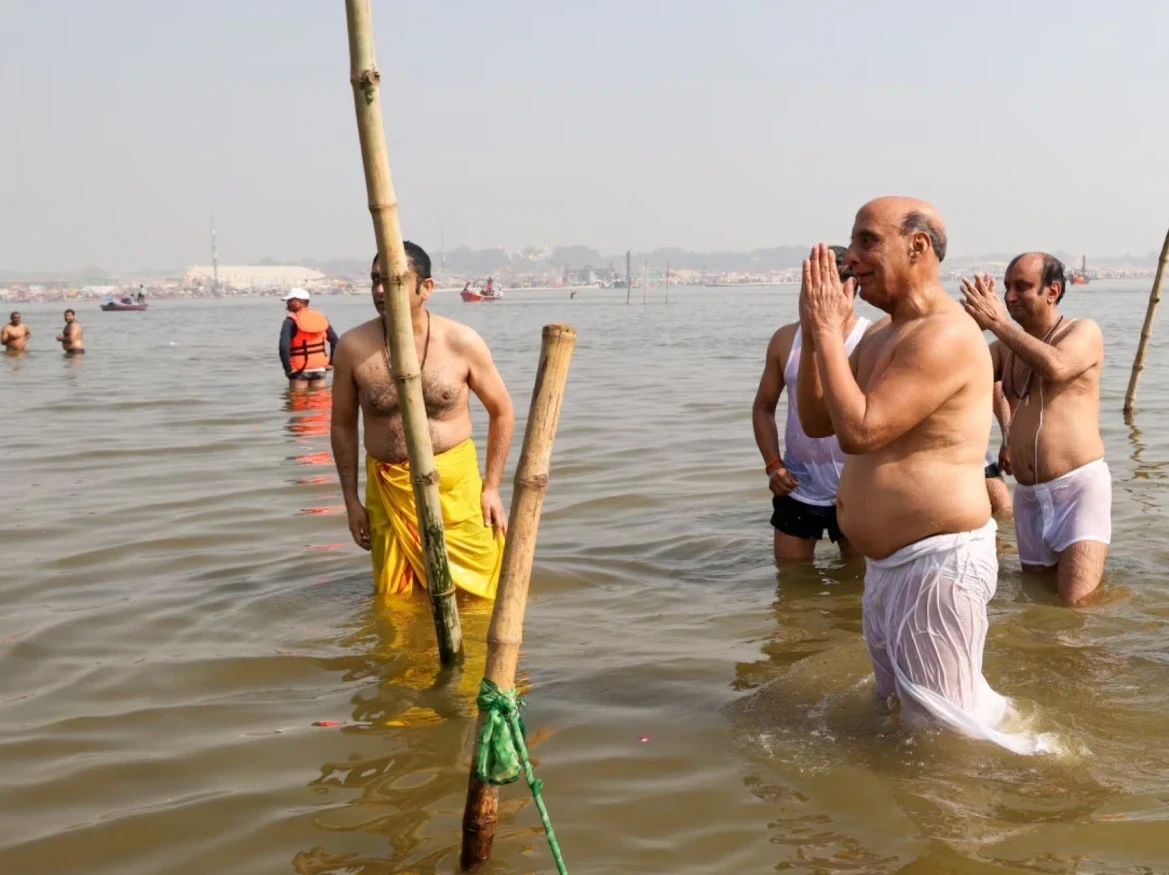 Mahakumbh 2025: राजनाथ सिंह ने कुंभ को बताया भारतीयता और सनातन धर्म का संगम, CM योगी की सराहना की...