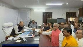 Raipur News: कांग्रेस में बगावती फौज, कई पूर्व पार्षदों ने भरा नामांकन, 4 वार्ड में प्रत्याशियों की लिस्ट रूकी..