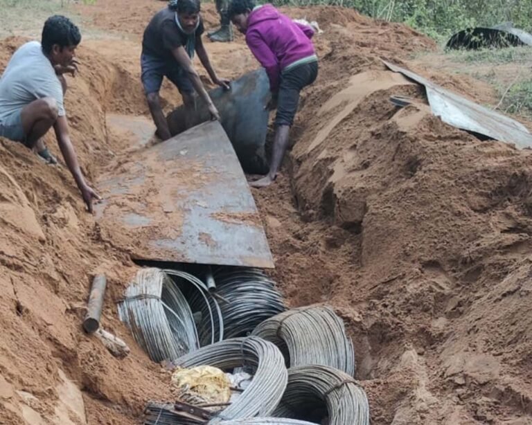 Sukma Bijapur News : सुकमा डीआरजी के जवानों के हाथ लगा नक्सलियों का सुरंग....वीडियो