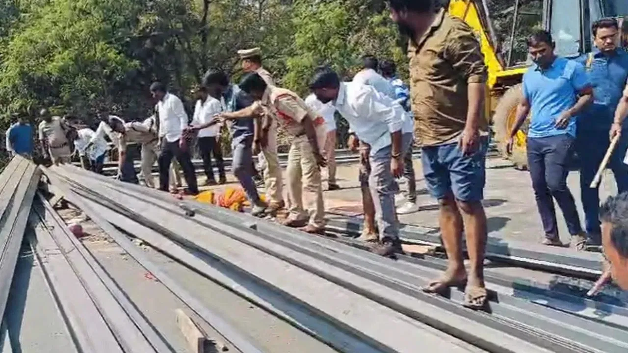 Telangana Road Accident: वारंगल में हुआ बड़ा हादसा, 7 की मौत, 6 घायल...