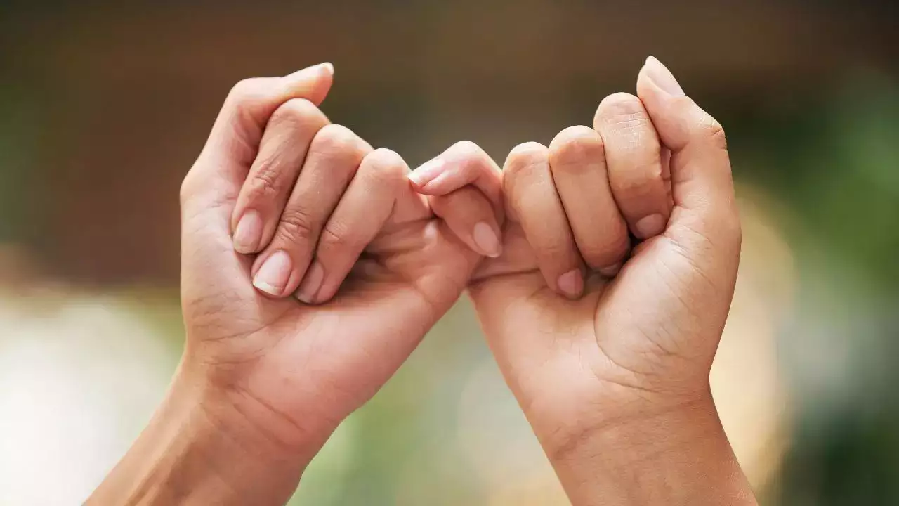 Promise Day 2025 : जानें तारीख, महत्व और इसे मनाने के तरीके...