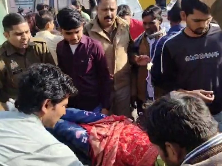 UP News: कासगंज में बड़ा हादसा, गंगा स्नान कर लौट रहे श्रद्धालुओं की ट्रॉली पलटी...