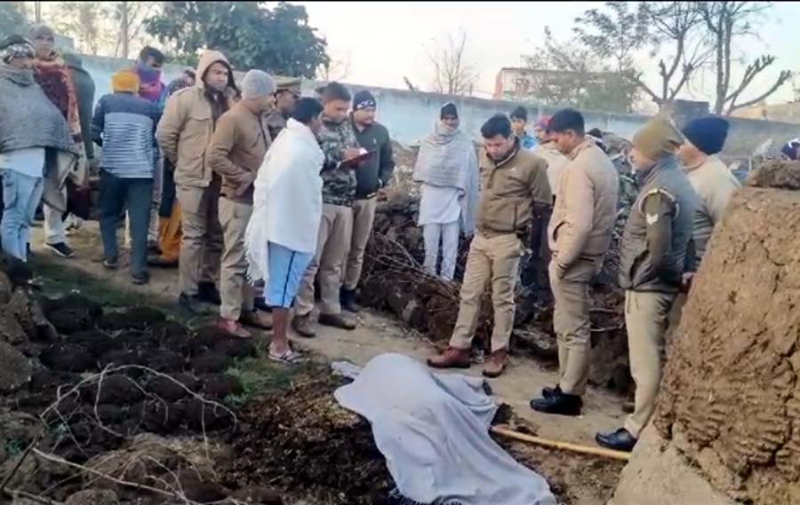 UP Crime News : गोबर में पड़ा मिला युवक का गोली लगी लाश....