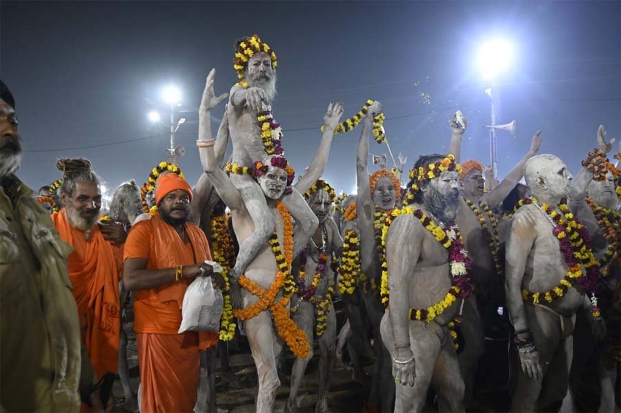 Mahakumbh 2025 Live : अमृत स्नान और खास कवरेज सिर्फ एशियन न्यूज़ पर! जुड़े रहें....