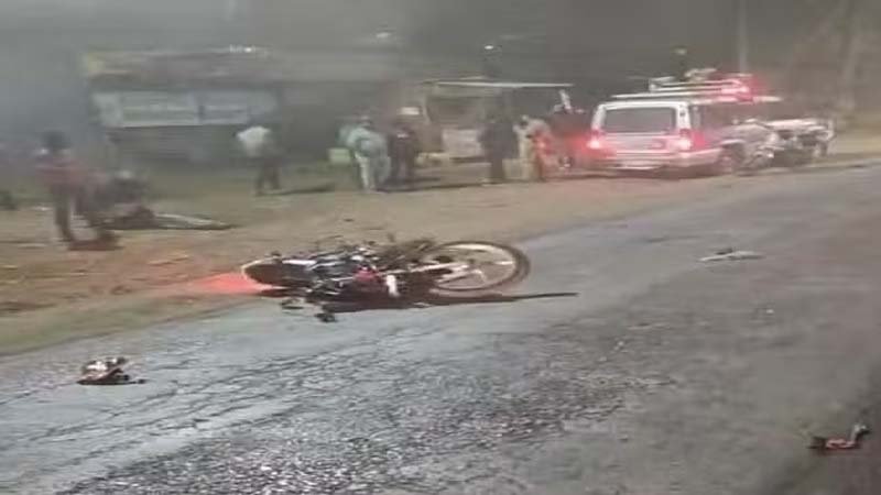 CG Accident News : हाइवा और बाइक की भिड़त 2 लोगों की मौत 5 घायल....