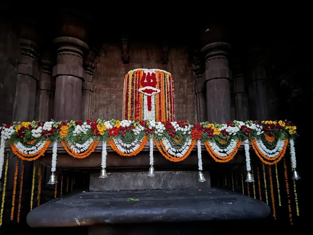 MP News : महाशिवरात्रि पर भोजपुर में भगवान शिव का विशेष श्रृंगार, भक्तों का उमड़ा सैलाब....