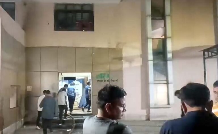 Raipur Breaking : राजधानी के हरिभमि के बिल्डिंग में लगी आग, अफरा तफरी का माहौल...वीडियो