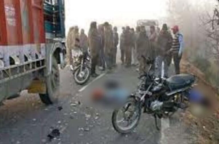 Mahoba Road Accident
