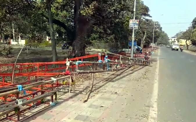 Bhilai News : जब अचानक भरभराकर गिर गया मंदिर का पंडाल....राहगीरों का हुआ बुरा हाल...पढ़े पूरी खबर