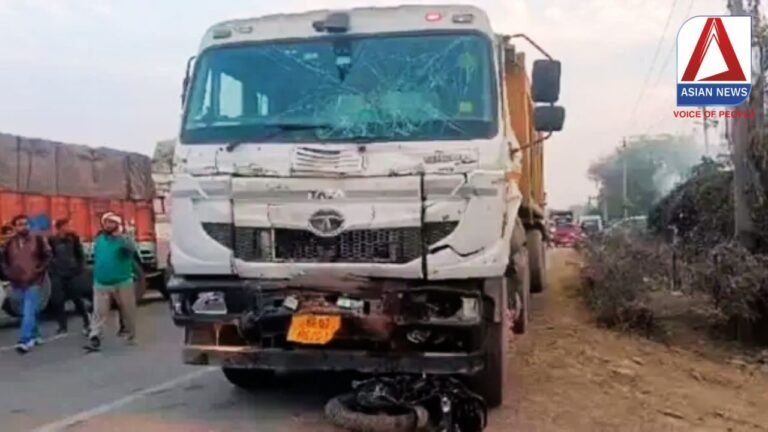 Bhind Road Accident : कार और डंपर में जौरदार टक्कर, 3 की मौत 2 घायल.....